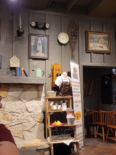 American Restaurant «Cracker Barrel Old Country Store», reviews and photos, 18531 N Creek Dr, Tinley Park, IL 60477, USA