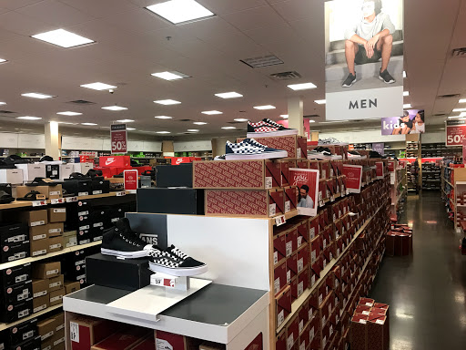 Shoe Store «Famous Footwear Outlet», reviews and photos, 3965 Eagan Outlets Pkwy, Eagan, MN 55122, USA