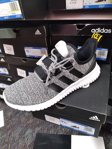 Shoe Store «Shoe Carnival», reviews and photos, 23000 Eureka Rd, Taylor, MI 48180, USA