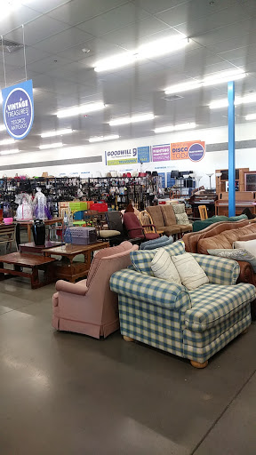 Thrift Store «Cotton & Greenway Goodwill Retail Store & Donation Center», reviews and photos, 15190 N Cotton Ln, Surprise, AZ 85388, USA