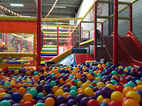 Terrain de jeux du Restaurant Big Top, parc de jeux indoor pour enfants à Genas, Lyon. - n°1