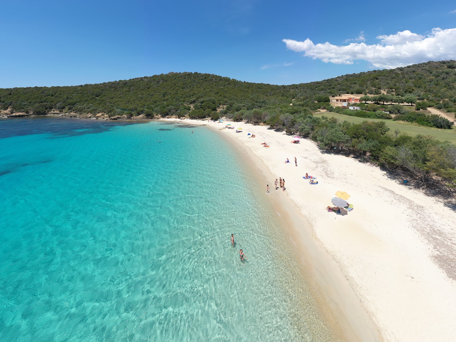 Φωτογραφία του Παραλία Tuerredda - δημοφιλές μέρος μεταξύ λάτρεις της χαλάρωσης