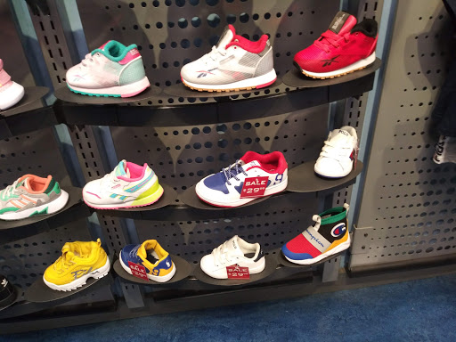 Shopping Mall «New Landing Mall», reviews and photos, Troost Ave & E Meyer Blvd, Kansas City, MO 64131, USA