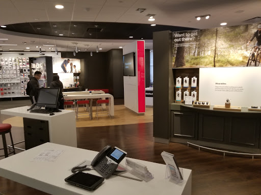Cell Phone Store «Verizon», reviews and photos, 3251 20th Ave #270, San Francisco, CA 94132, USA