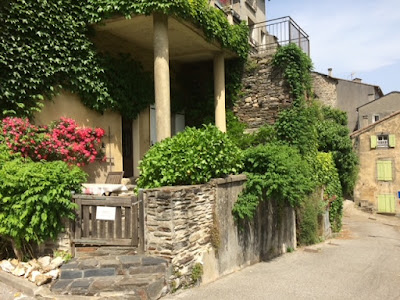 Le Studio du Château, dans la Montagne Noire en Pays Cathare. à Cuxac-Cabardès