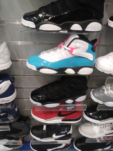 Shoe Store «Foot Locker», reviews and photos, 20505 S Dixie Hwy, Cutler Bay, FL 33189, USA