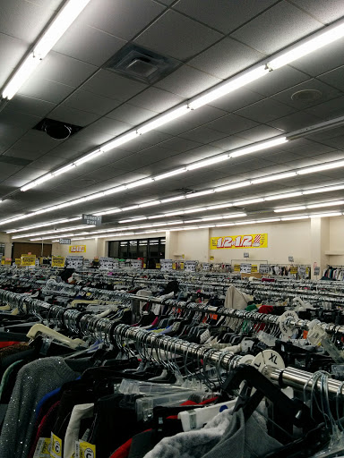 Clothing Store «1/2 of 1/2 Name Brand Clothing», reviews and photos, 9521 NE 79th St, Kansas City, MO 64158, USA
