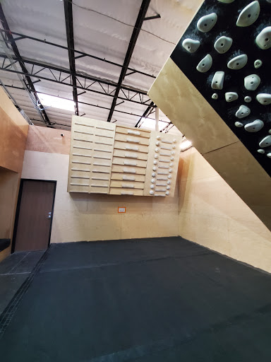 Rock Climbing Gym «Hangar 18 Indoor Climbing Gym - Rancho Cucamonga», reviews and photos, 9004 Hyssop Dr, Rancho Cucamonga, CA 91730, USA