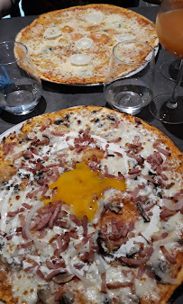 Pizza du Pizzeria La Grotte à Rostrenen - n°16