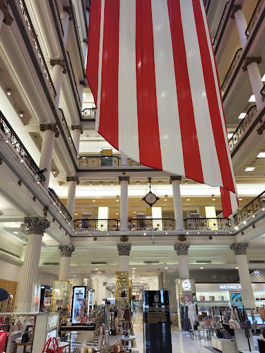 Shopping Mall «Block 37», reviews and photos, 108 N State St, Chicago, IL 60602, USA