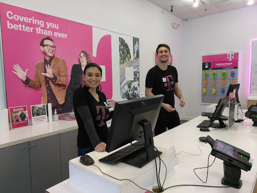 Cell Phone Store «T-Mobile», reviews and photos, 2828 S 17th Ave, Broadview, IL 60155, USA