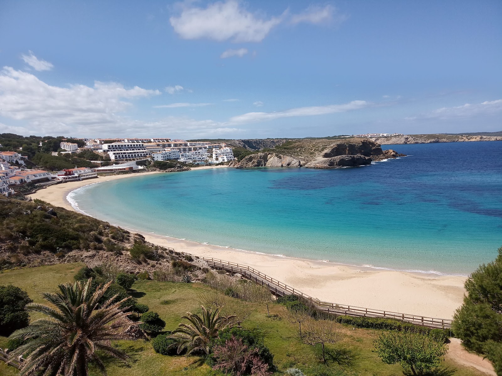 Foto von Arenal d'en Castell Strand mit sehr sauber Sauberkeitsgrad