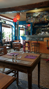 Atmosphère du Restaurant français Le Cafe Des Filles à Valmondois - n°2