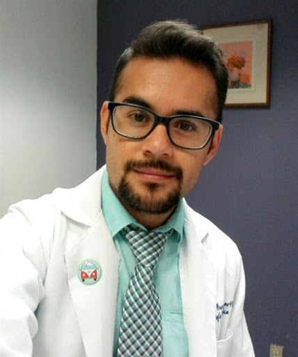 Dr. Israel Mercado Martínez, Cirujano pediátrico