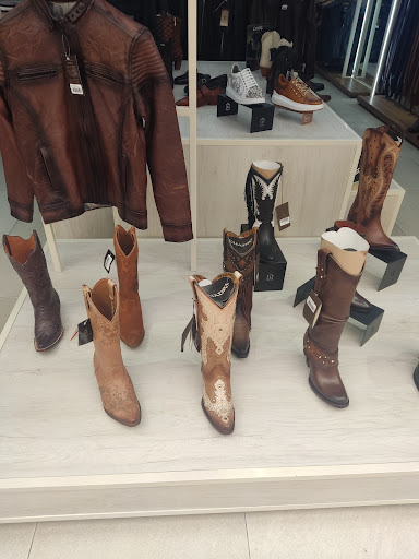 Tiendas para comprar botas cowboy negras Guadalajara