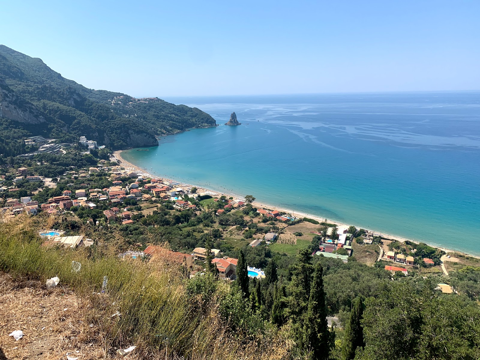 Agios Gordios Plajı'in fotoğrafı ve yerleşim