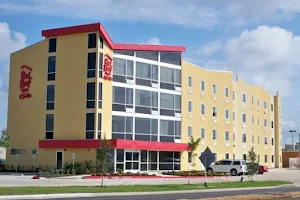 Red Roof Inn & Suites Beaumont image