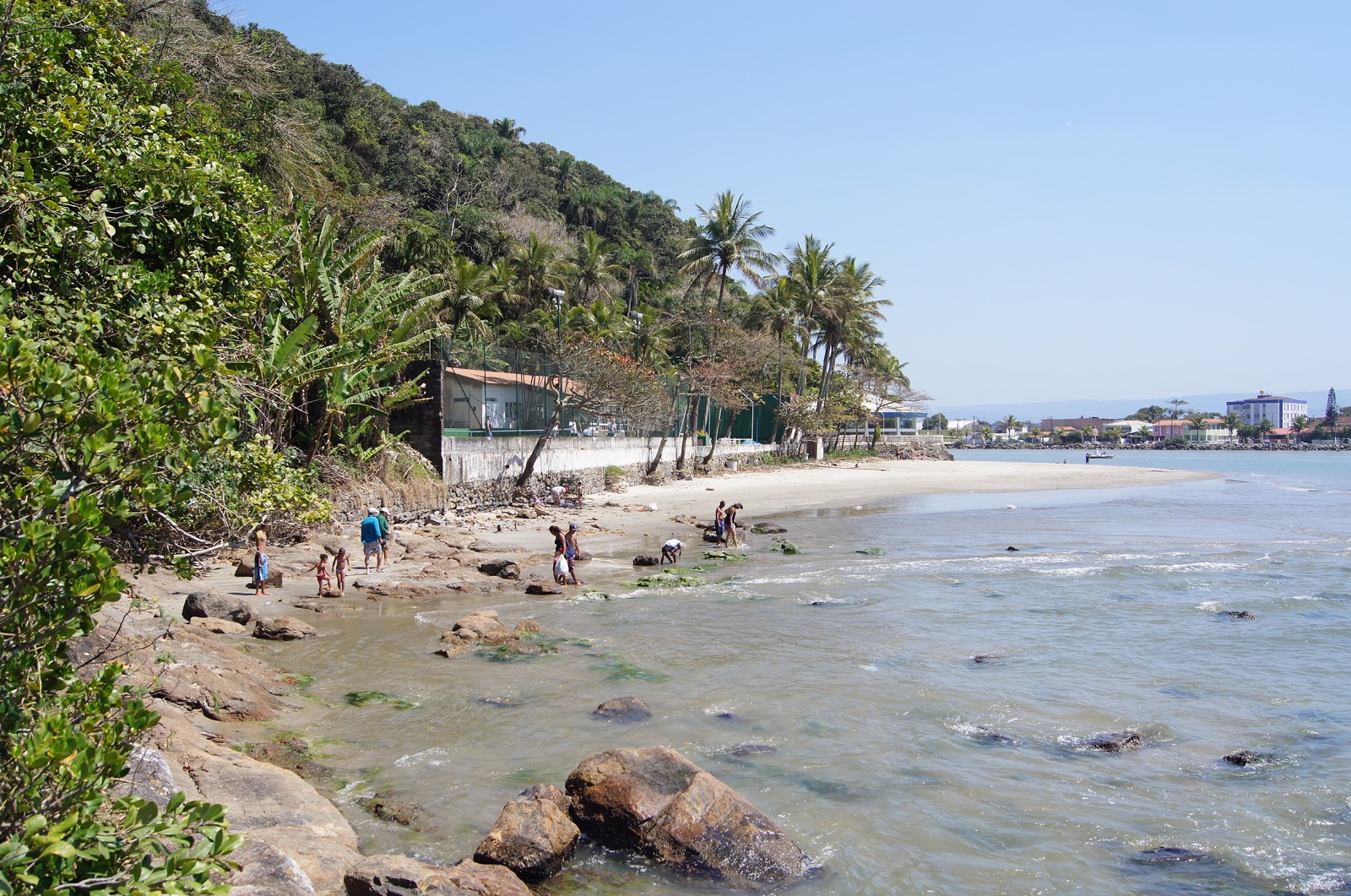Zdjęcie Praia da Saudade z powierzchnią beżowy piasek