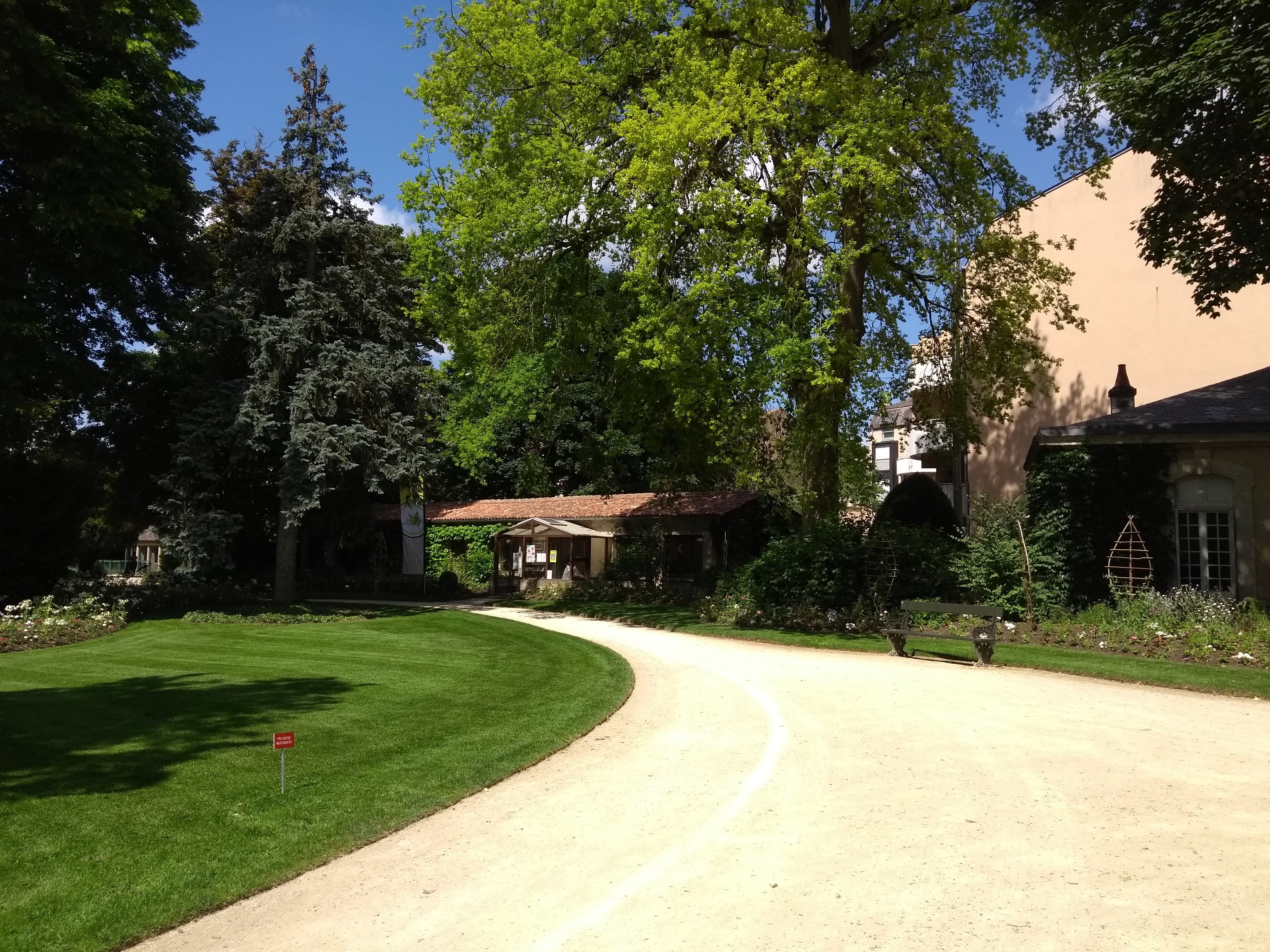 Photo n° 4 de l'avis de Maystre.e fait le 01/06/2017 à 09:39