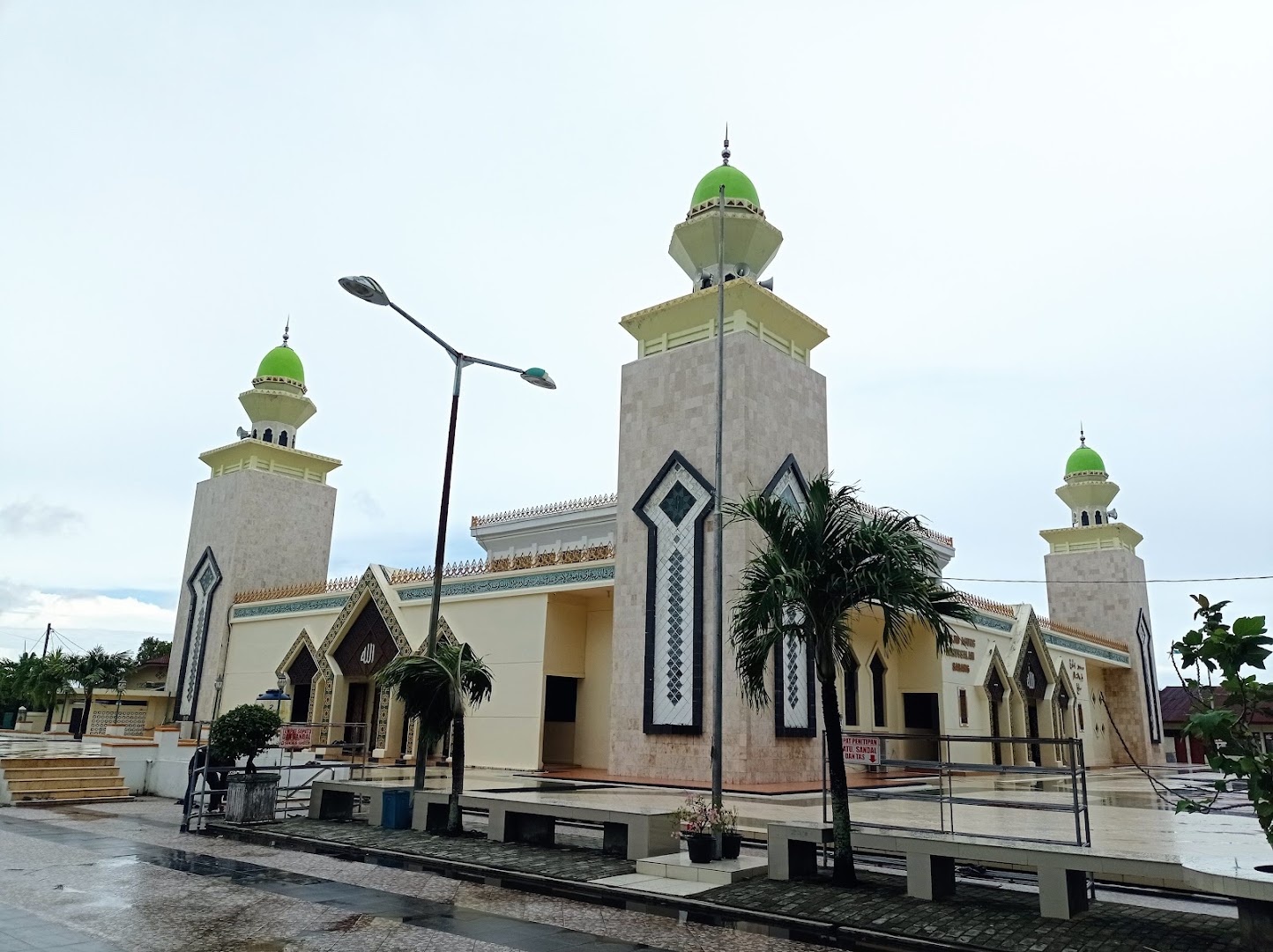 Gambar Masjid Agung Babussalam Sabang