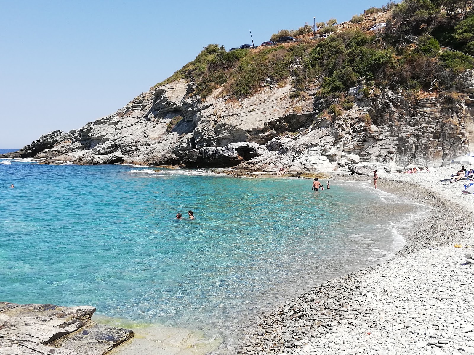 Foto av Kalamaki beach med vit sten yta