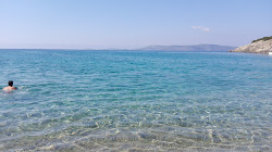Photo de Loutsa beach zone des équipements