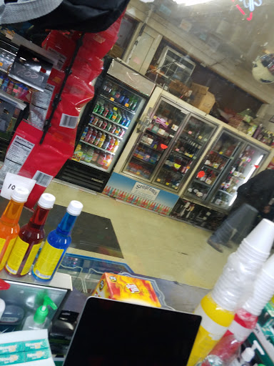 Liquor Store «S & S Liquor Store», reviews and photos, 3200 N 27th St, Milwaukee, WI 53216, USA