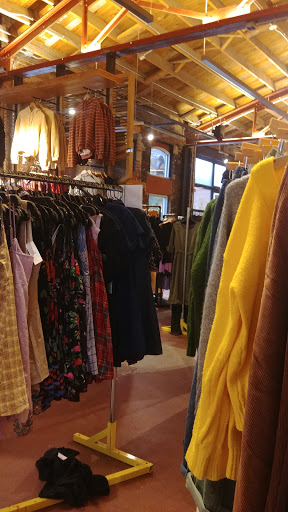 Clothing Store «Urban Outfitters», reviews and photos, 1140 Bardstown Rd, Louisville, KY 40204, USA