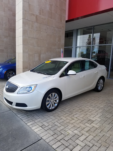 Used Car Dealer «American Car Center», reviews and photos, 8350 Park Blvd N, Seminole, FL 33777, USA