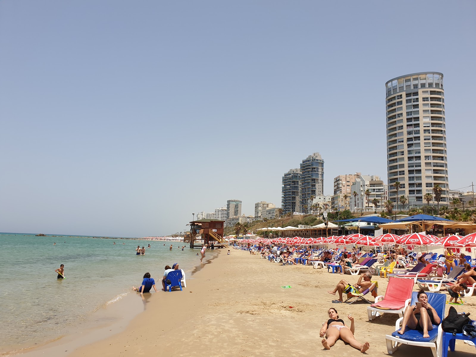 Zdjęcie Yerushalayim beach z powierzchnią jasny, drobny piasek