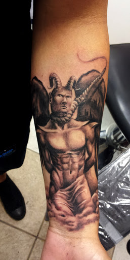 Tattoo Shop «Moving Shadow Ink», reviews and photos, 4328 W Forest Home Ave, Milwaukee, WI 53219, USA