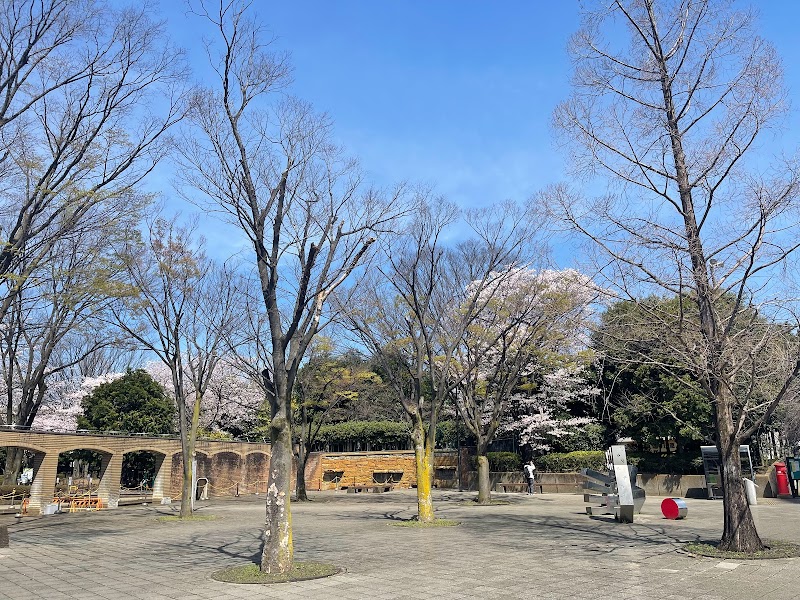 駅西口公園