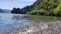 Photo de Spiaggia Bogn di Zorzino avec petite baie