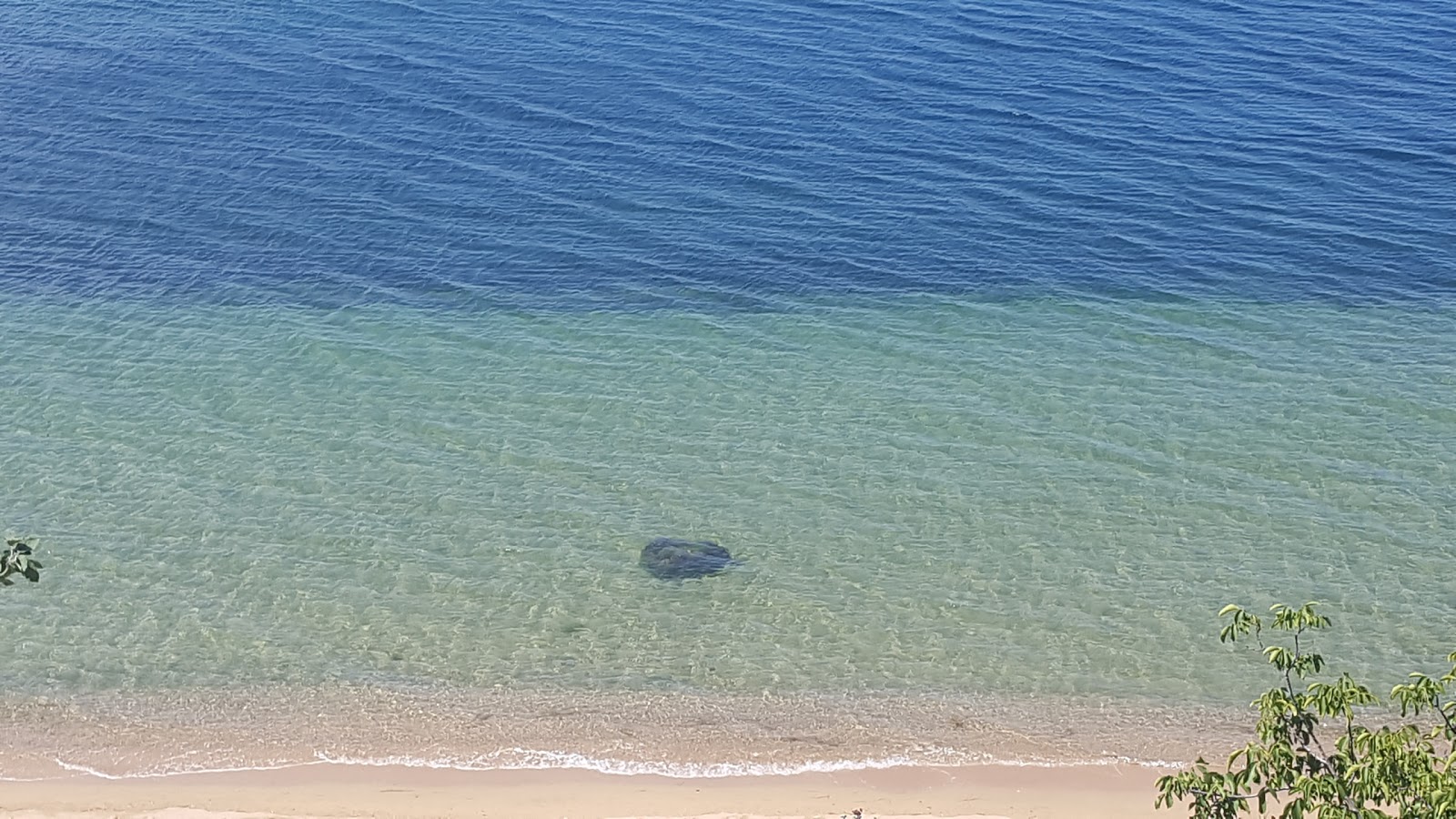 Φωτογραφία του Yilandar beach με ευρύχωρη ακτή