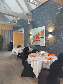Atmosphère du Restaurant LE RELAIS Hôtel à Saint-Quentin-les-Anges - n°3