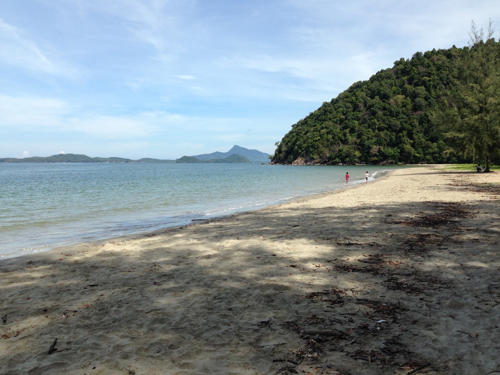 Beach camel Koh Lanta的照片 带有碧绿色纯水表面