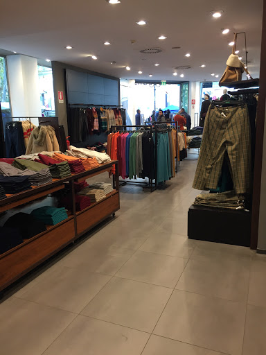 Stores to buy benetton children's clothing Naples