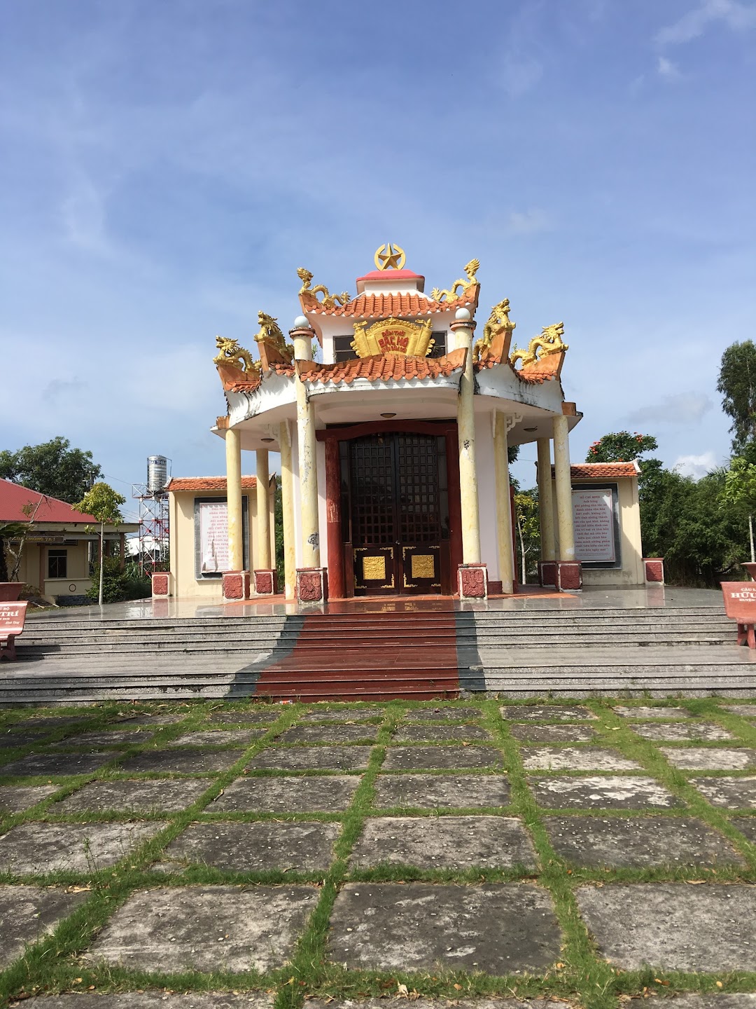 Phủ thờ Hồ Chí Minh