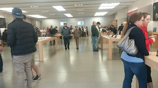 Computer Store «Apple La Cantera», reviews and photos, 15900 La Cantera Pkwy, San Antonio, TX 78256, USA