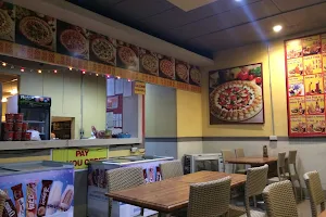 Pizzaro Pizza Lacson image