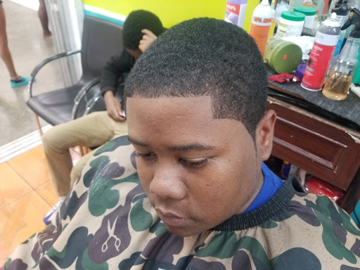 Hair Salon «Cut It Out!! Salon/Barbershop», reviews and photos, 1305 NW 40th Ave, Lauderhill, FL 33313, USA