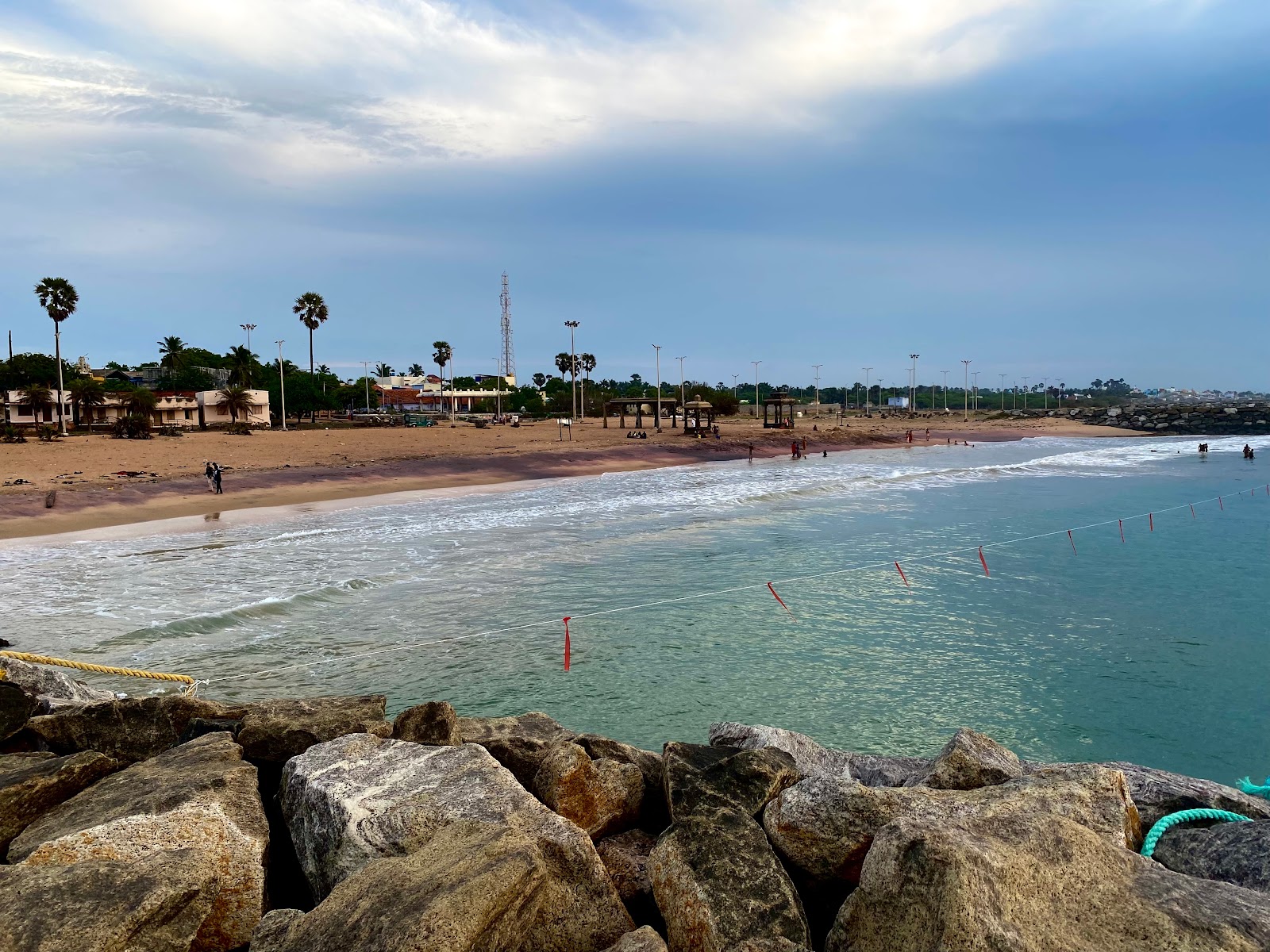 Foto von Nadar Uvari Beach mit etwas sauber Sauberkeitsgrad