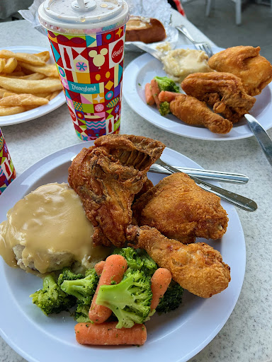 Flo's V8 Cafe
