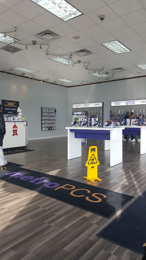 Cell Phone Store «MetroPcs Authorized Dealer», reviews and photos, 984 Orchard Lake Rd, Pontiac, MI 48341, USA