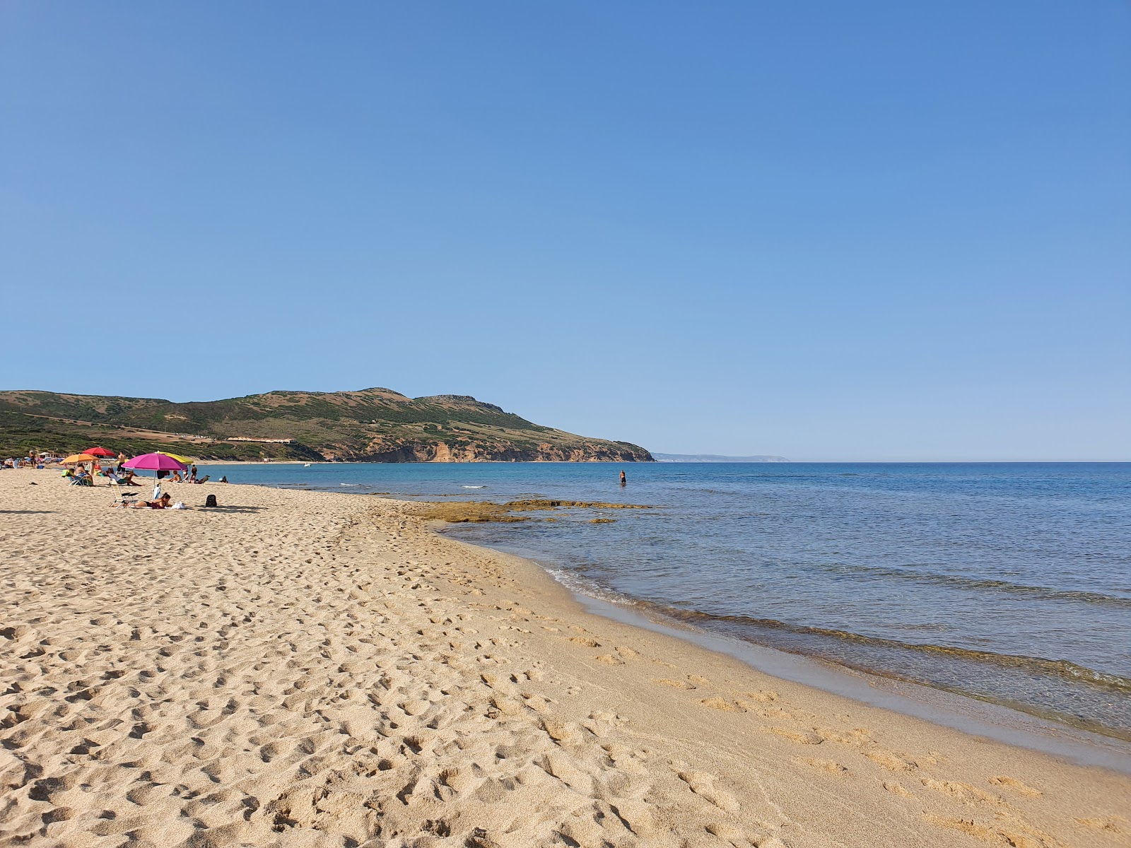 Valokuva Spiaggia di Plagemesuista. pinnalla kirkas hiekka:n kanssa