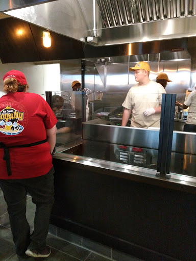 Grocery Store «Jewel-Osco», reviews and photos, 2103 Veterans Pkwy, Bloomington, IL 61704, USA