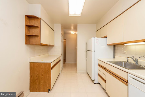 Used Car Dealer «CARCITY», reviews and photos, 533 E 25th St, Baltimore, MD 21218, USA