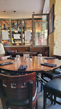 Atmosphère du Restaurant français Restaurant Saint Louis à Charlieu - n°2