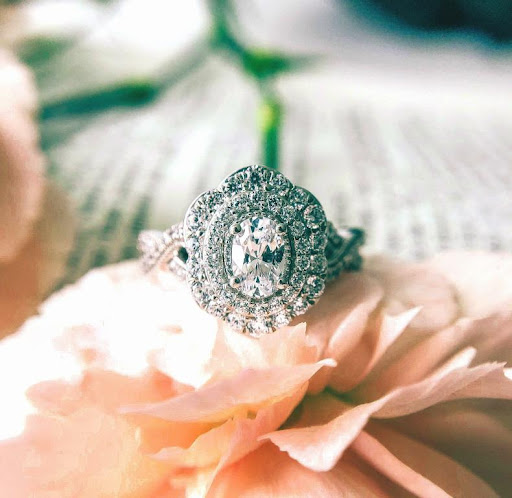 Jewelry Store «Rogers & Hollands Jewelers», reviews and photos, 4190 N Harlem Ave, Norridge, IL 60706, USA