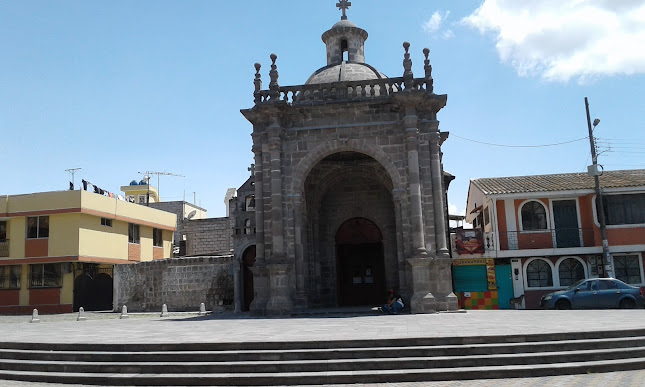 Iglesia Católica Santa Rosa y Santa Clara de Pomasqui - Quito